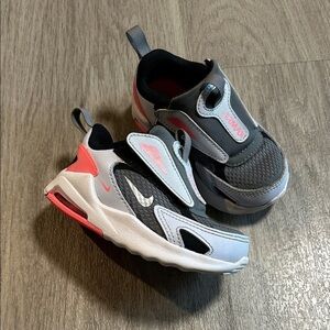 Nike Kids' Gray & Pink Hook-and-Loop Sneakers